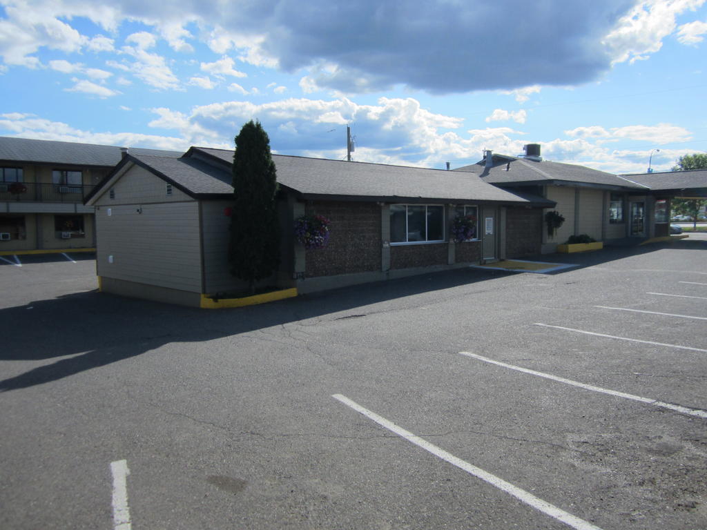 Camelot Court Motel Prince George Exterior foto