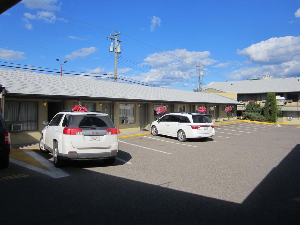 Camelot Court Motel Prince George Exterior foto